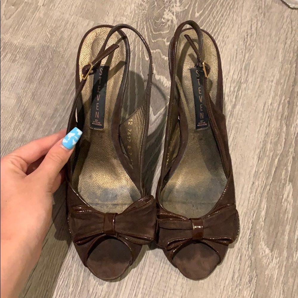 Steven By steve Madden brown suede heels with bow